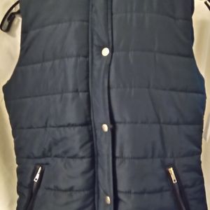 NWT! YOUNG LADIES HOODED PUFFER VEST!